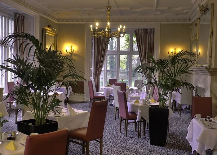 Hall 3* Monk Fryston