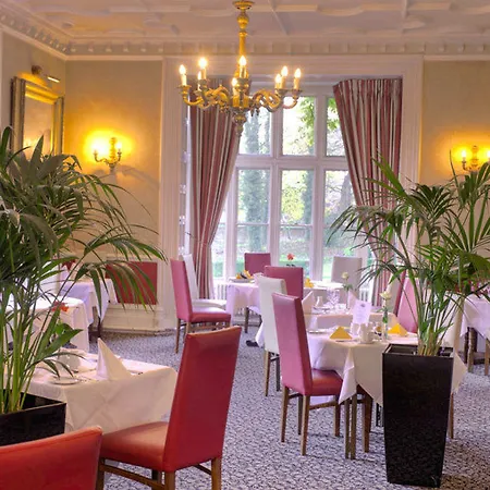 Hall 3* Monk Fryston